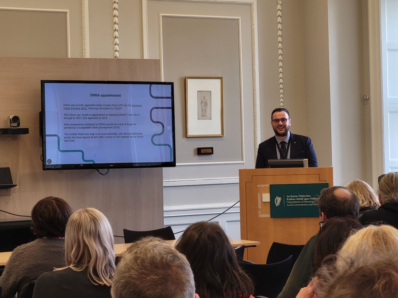 Karl Murphy presents the EUI offer to participants at the Custom House, Dublin